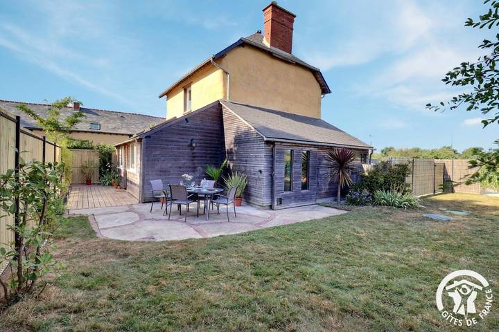 Gîte pour 4 personnes, avec Terrasse ainsi que Jardin et Vue à Mordelles