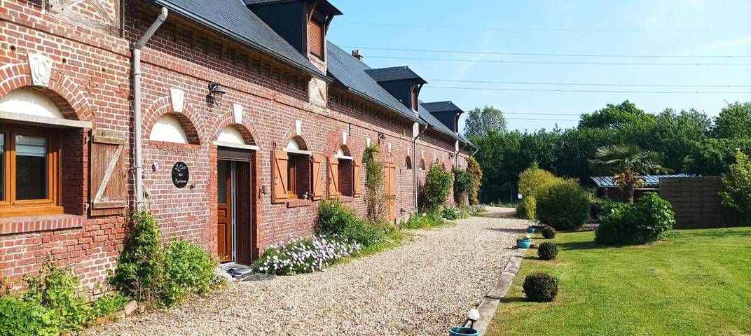 Gîte pour 4 personnes, avec jacuzzi et jardin à La Cerlangue