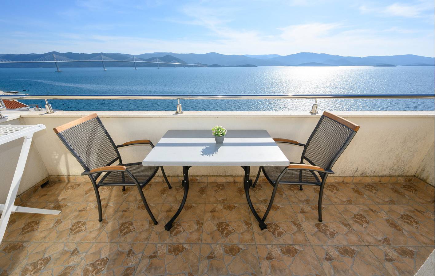 Appartement de vacances entier, Appartement confortable avec terrasse, Wi-Fi et parking, à 100 m du littoral in Komarna, Dubrovnik-Neretva