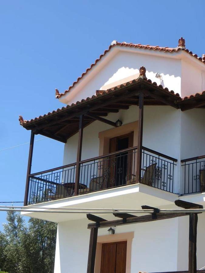 Gîte pour 6 personnes, avec vue ainsi que piscine et jardin, adapté aux familles dans Stafylos - 3