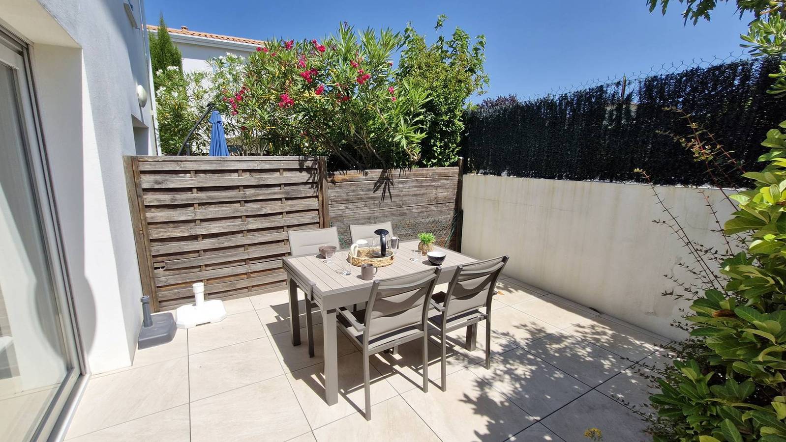 Entire holiday apartment, Vaux sur Mer - Les Jardins D'Agathe - Semi-Detached Villa - central market on foot in Vaux-sur-Mer, Côte de Beauté