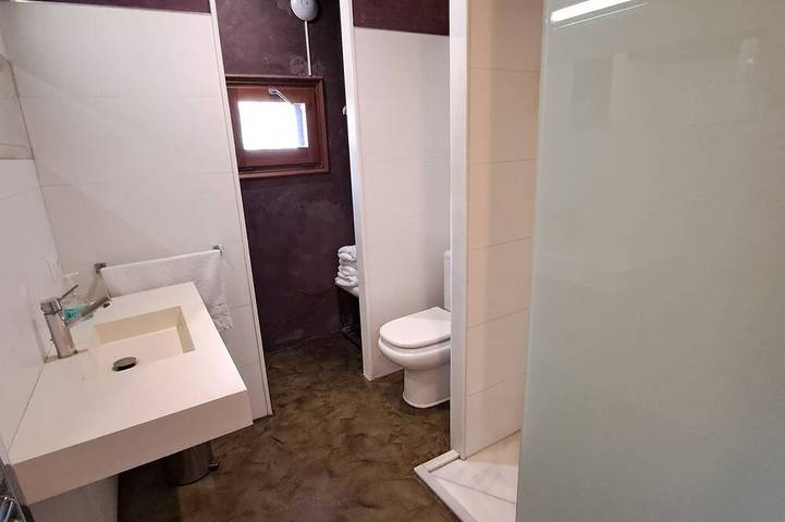 Location de vacances pour 8 personnes, avec jardin ainsi que piscine et terrasse à Olvan - 4