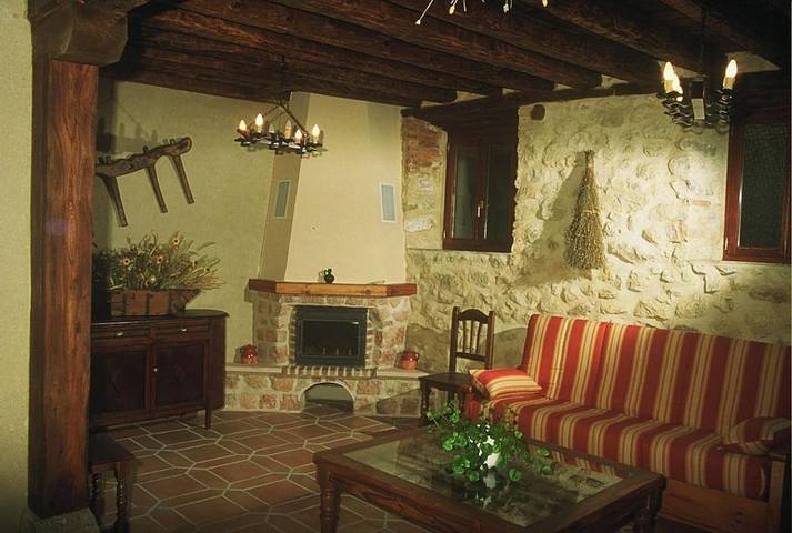 Casa rural para 9 personas, con Jardín en Bernuy de Porreros