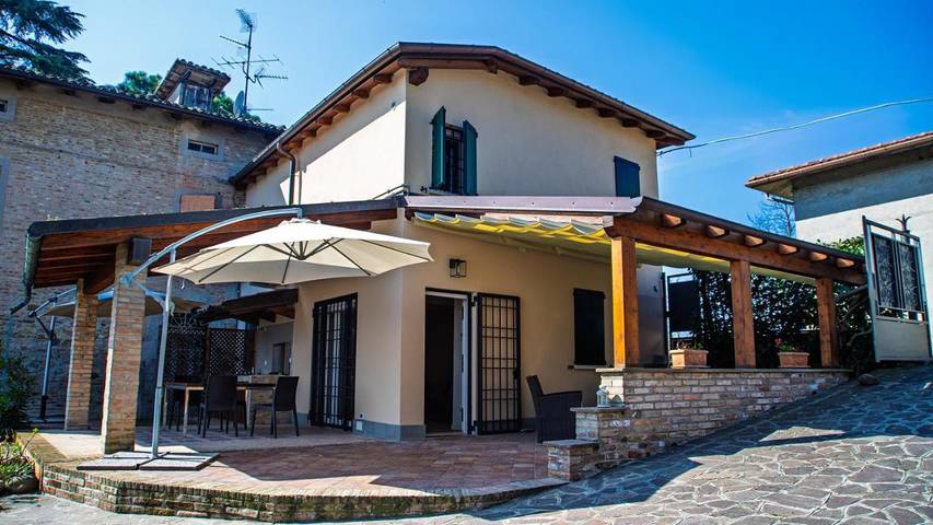 Casa vacanza per 5 persone, con Giardino e Panorama a Monte San Pietro