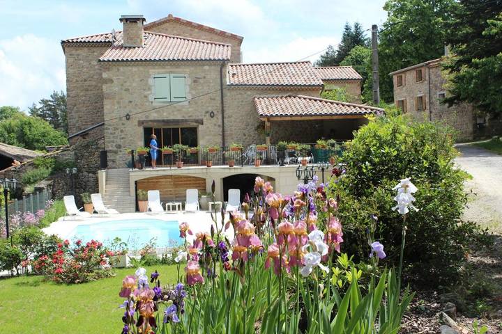 Chambre d’hôte pour 2 personnes, avec Terrasse ainsi que Jardin et Piscine