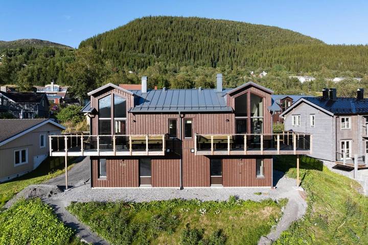 Ferienpark für 8 Personen, mit Balkon und Ausblick sowie Seeblick und Sauna in Schweden
