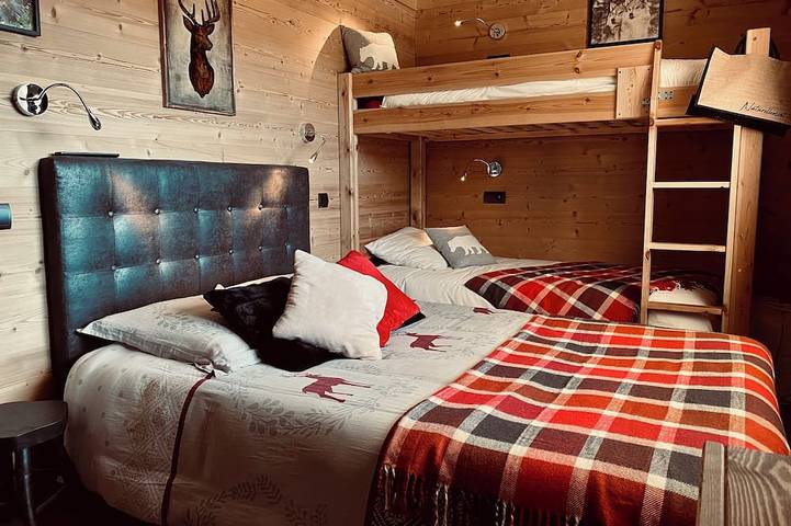 Sublime Bas De Chalet De Standing en duplex Aux Angles -Space for billiards and cinema in Les Angles, Parc naturel régional des Pyrénées catalanes