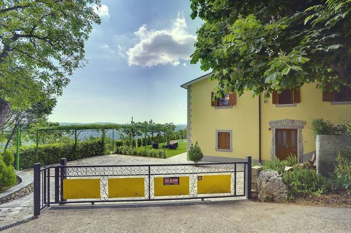 Traumhafte Panoramafinca mit privatem Pool in Dolenja Vas, Zentralistrien
