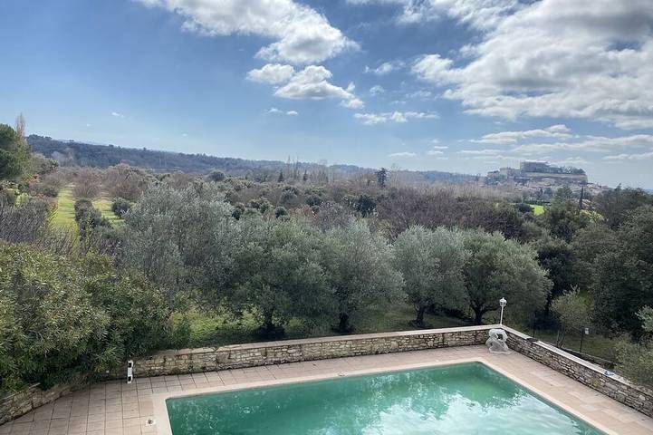 Location de vacances pour 5 personnes, avec jardin à Grignan