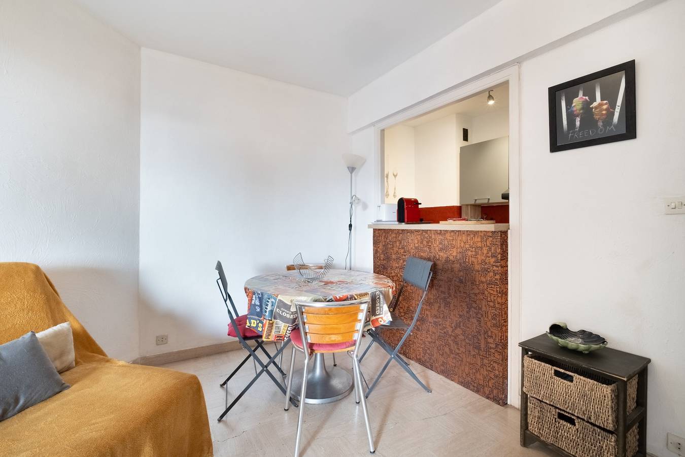Appartement entier, Appartement « Le Rose Garden » avec balcon, Wi-Fi et climatisation in Cagnes-sur-Mer, Région de Cannes