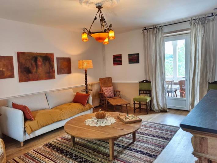 Location de vacances pour 5 personnes, avec vue ainsi que jardin et piscine à Ussac - 4