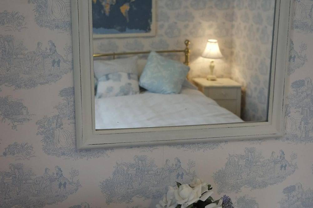 An attractive, pet friendly cottage, with enclosed south facing garden. in Heacham, Norfolk Coast