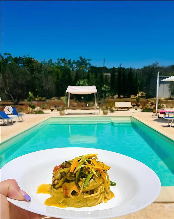 Chambre d’hôte pour 4 personnes, avec piscine ainsi que vue et jardin à Parabita - 3