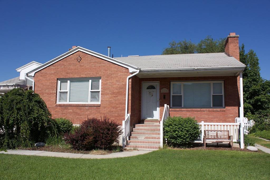 Ganze Wohnung, Fun @ thefrees! Gemütliches 2Br Apt von Costco! Ganz neuer Teppich / Lack! in Orem, Utah Lake