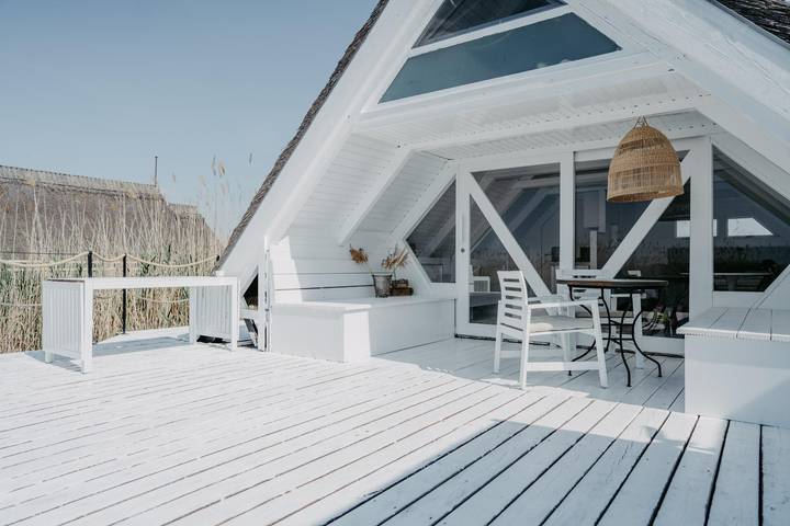 Chalet für 4 Personen, mit Balkon und Terrasse sowie Seeblick im Burgenland
