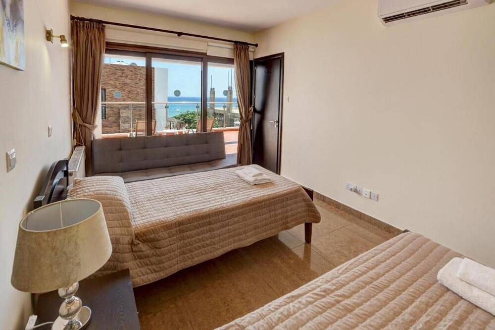 Fabulous Sea view Villa with big luxury Jacuzzi in Protaras, Protaras Villa 1676 in Protaras, Chipre Sur