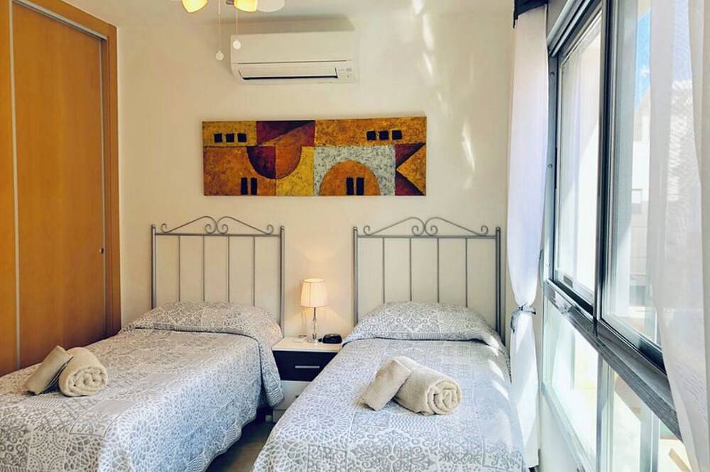 Modern Villa with sea views, close to beach. Air Con, Internet, Wifi & Sunsets ! in Puerto de Mazarrón, Mazarrón