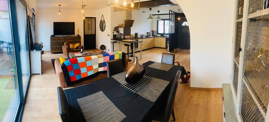 Location de vacances pour 6 personnes, avec jardin et jacuzzi, animaux acceptés à Cenon - 3