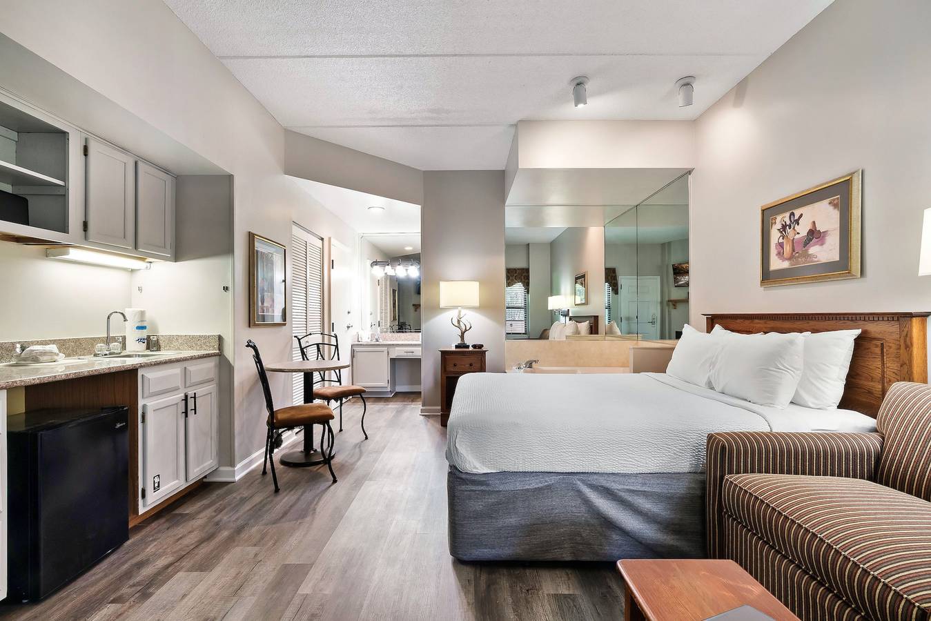 Ganzes Studio, Gatlinburg Town Square in Gatlinburg, Sevier County