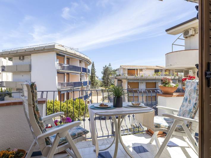 Appartamento per 4 persone, con balcone a Giardini-Naxos