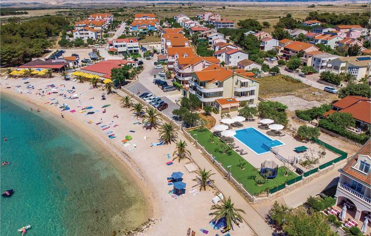 Ganze Ferienwohnung, Gemütliches Apartment mit Pool, Terrasse und Strandzugang in Povljana, Pag