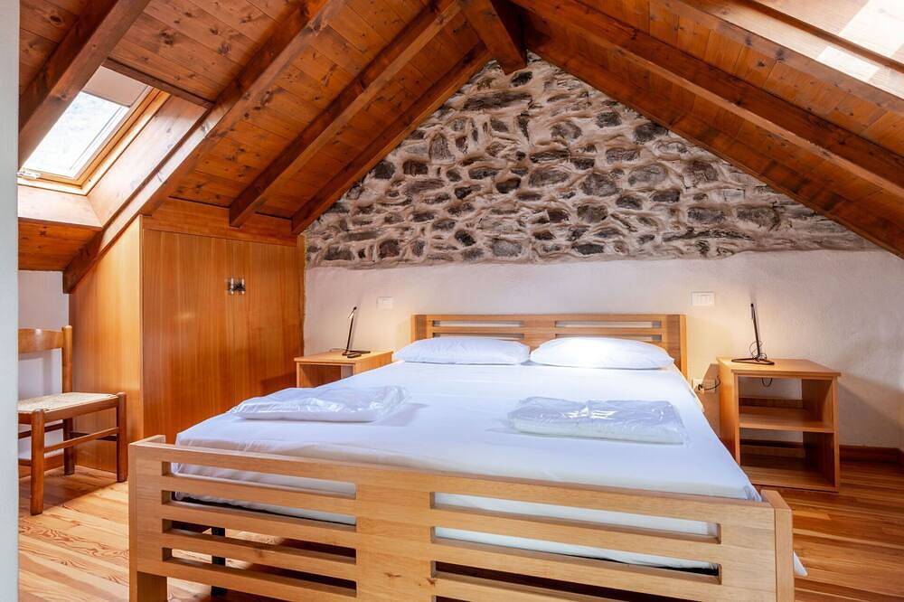 Wunderbares  Ferienhaus für 6 Gäste mit Tv und Innenhof in Mergozzo, Comune di Mergozzo