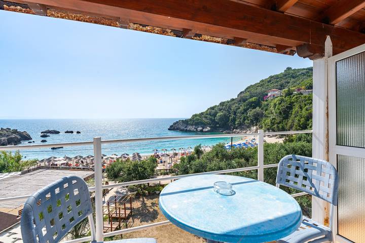 Studio-appartement 'Alex Bar Apartment 11' met zeezicht, Wi-Fi en airconditioning in Sarakiniko Strand, Preveza periferie-district
