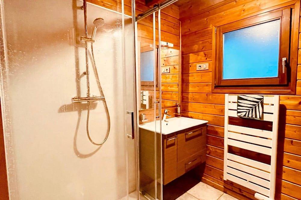 Cosy lakeside chalet between Vosges and Alsace in Ban-sur-Meurthe-Clefcy, Parque natural regional de los Ballons des Vosges