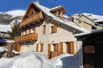 Gîte pour 6 personnes, avec jardin dans Office De Tourisme De Serre Chevalier - Bureau Du Monetier Les Bains