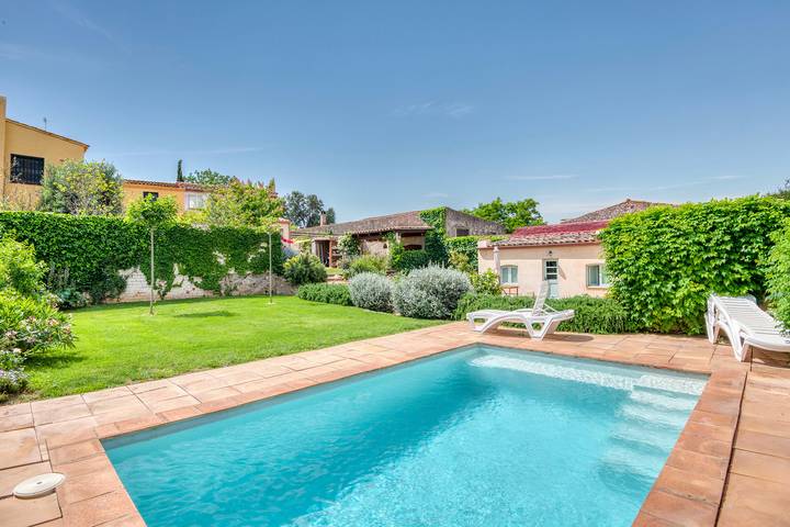 Location de vacances pour 6 personnes, avec Terrasse ainsi que Jardin et Piscine à Pals