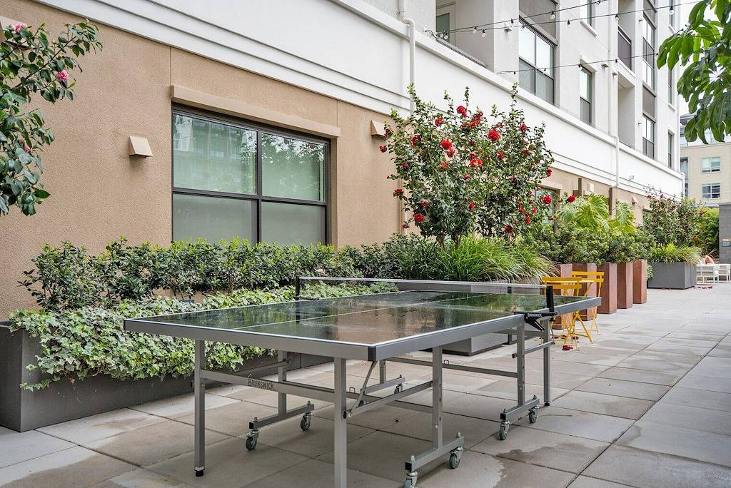 Ganze Wohnung, Ideal Redwood City 1Br w/ W/D, Gym, Bbq, walk to Caltrain, by Blueground in Redwood City, Silicon Valley