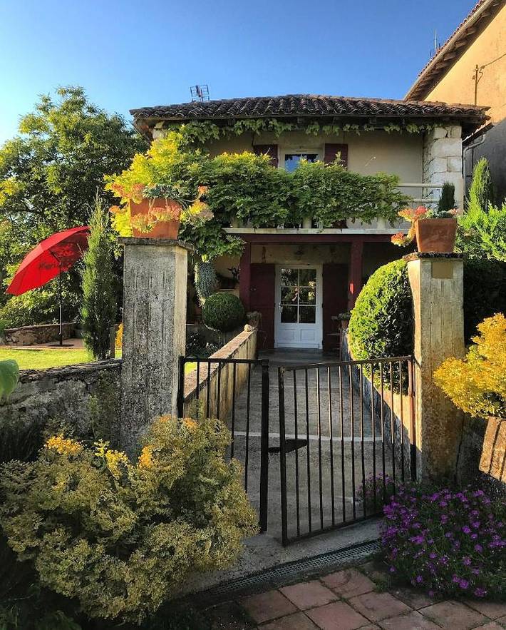 Location de vacances pour 4 personnes, avec Balcon et Terrasse ainsi que Jardin et Vue à Saint-Sylvestre-sur-Lot