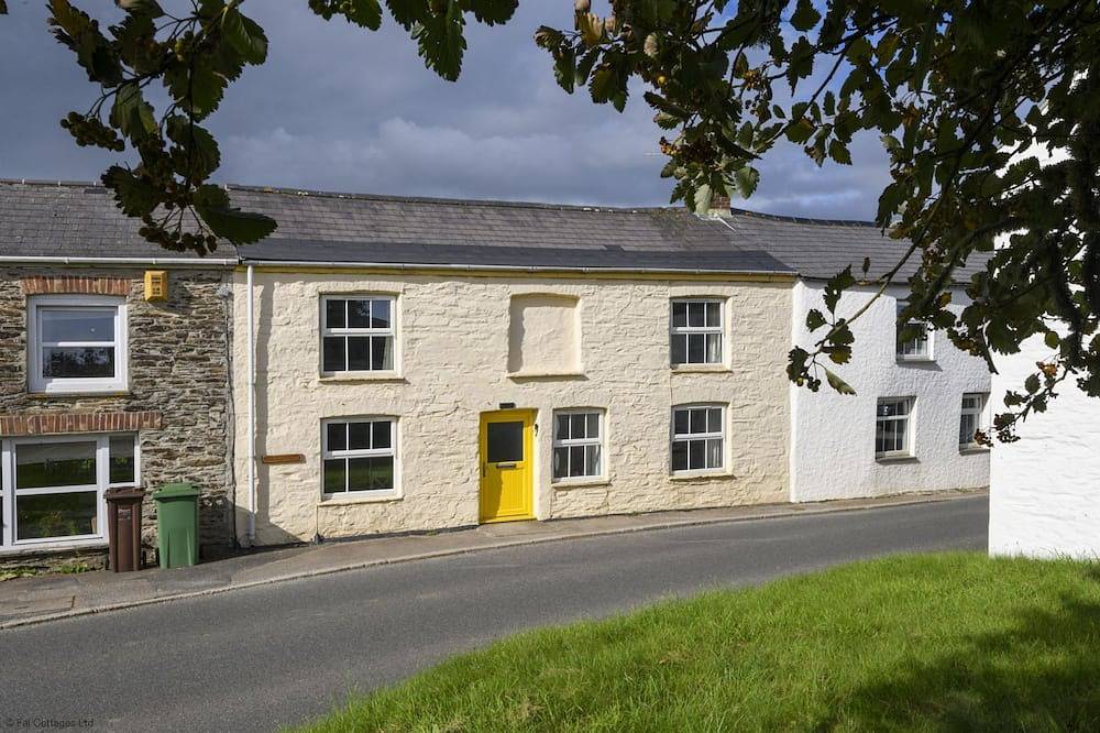 April Cottage -  a cottage that sleeps 6 guests  in 3 bedrooms in Cornwall