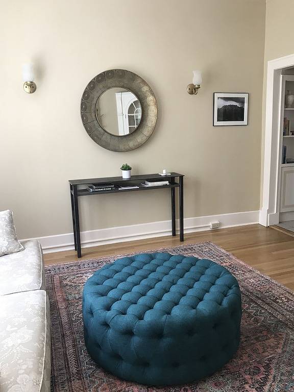 Ganze Wohnung, Geschmackvoll möbliertes Apartment in der Innenstadt im historischen Wesley-Gebäude. in Hamilton (MT), Ravalli County