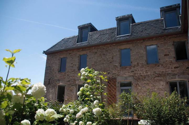 Chambre d’hôte pour 10 personnes, avec jardin et terrasse, animaux acceptés dans l' Aveyron