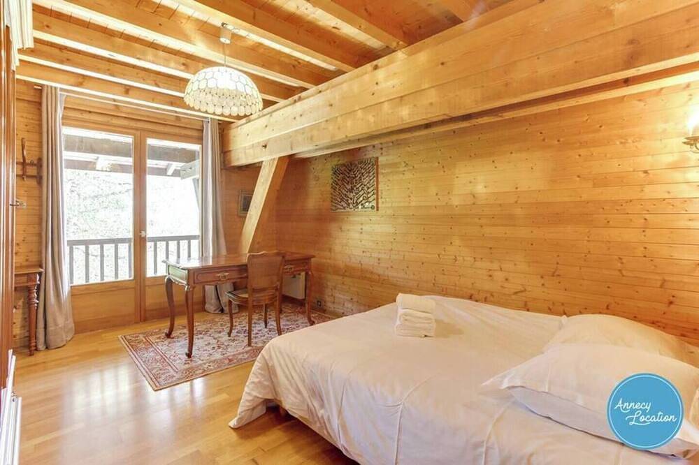 Appartement entier, Bergerie : Appartement Loft vue Lac et Montagnes in Talloires-Montmin, Région d'Annecy