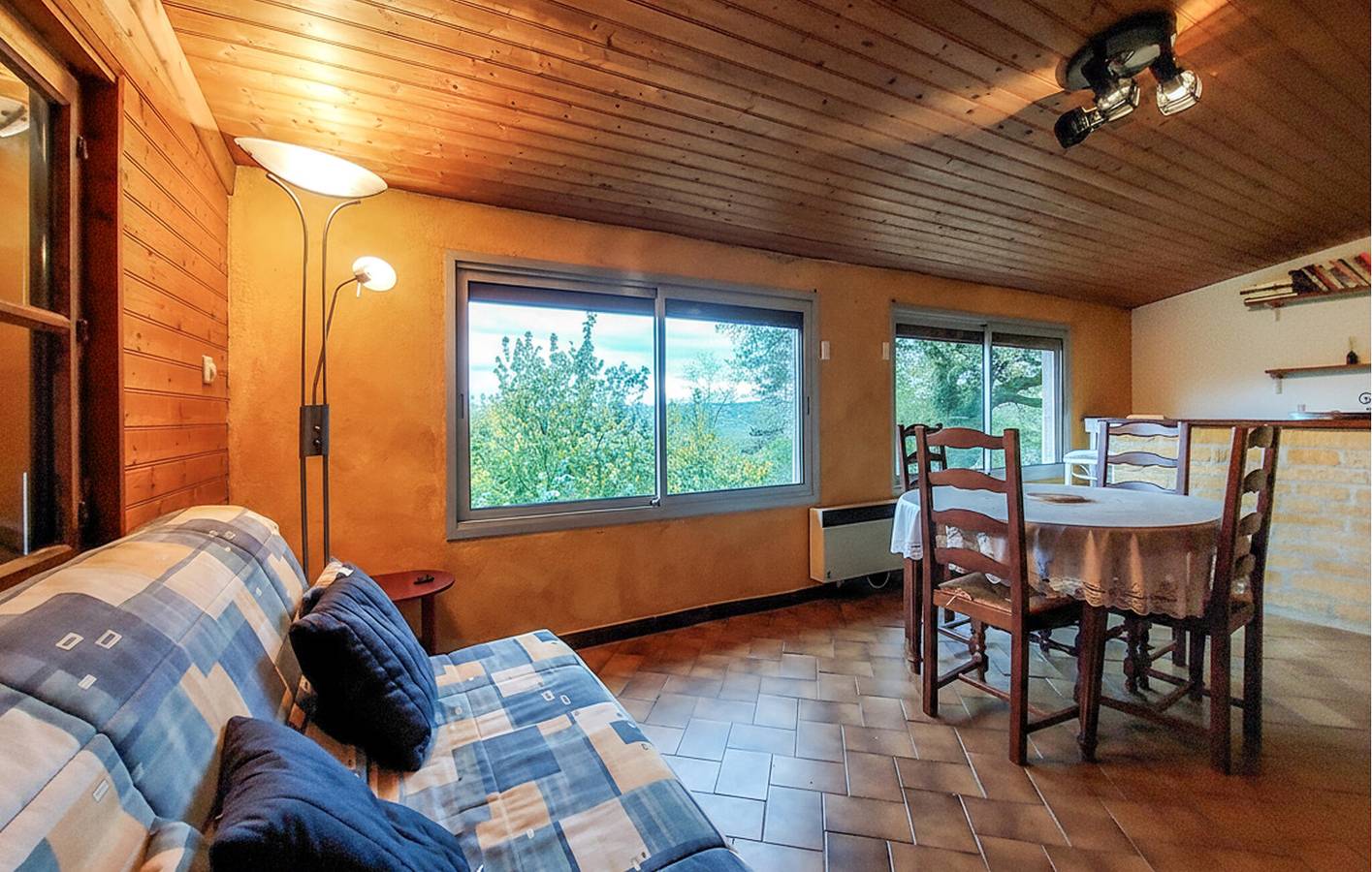 Acogedor apartamento con WiFi, TV y aparcamiento cerca de Sagelat in Belvès, Périgord Noir