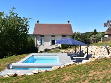Gîte pour 8 personnes, avec terrasse et piscine à Martigny-le-Comte