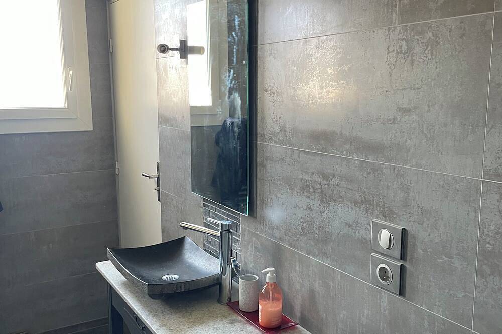 T4 family villa with garden and 8x4 pool equipped pool house in Lunel-Viel, Côte d'Améthyste