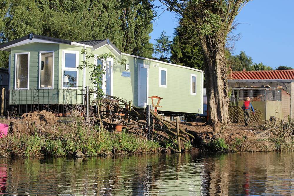 Marshlands Lakeside Nature Retreat in North Lincolnshire