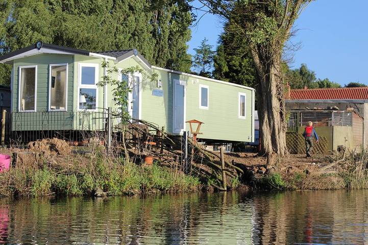 Superbe Retraite Nature Au Lac in Lincolnshire du Nord