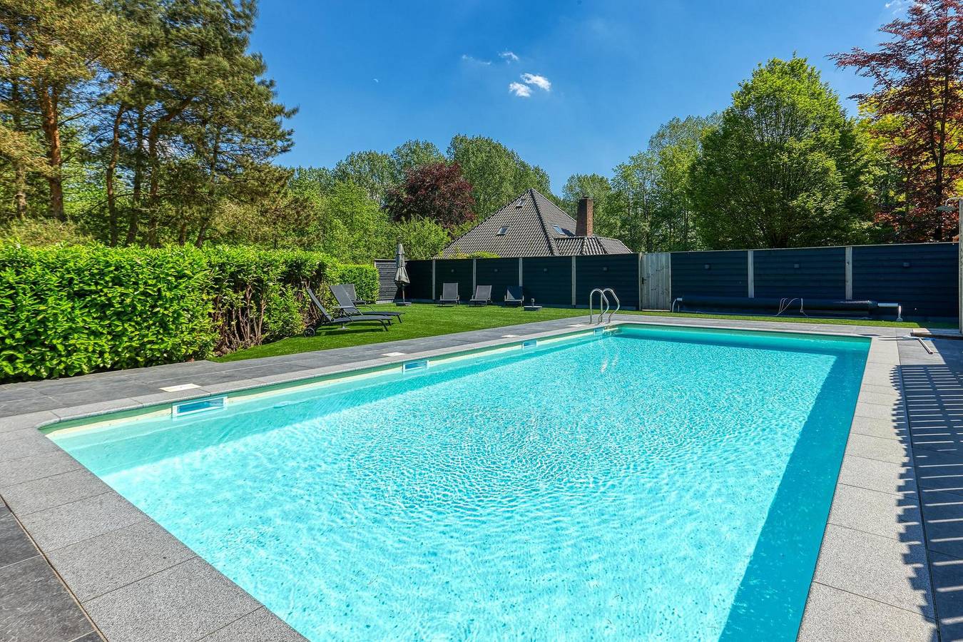 De Glamping — Villa met slaaplodge en zwembad in Flevoland