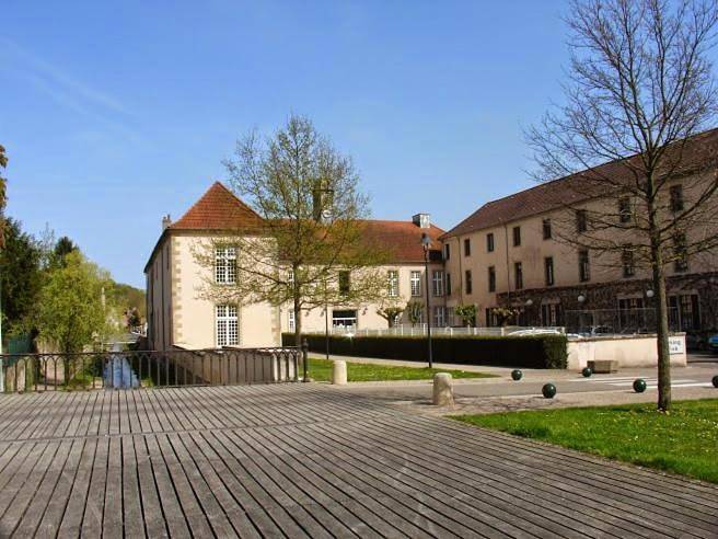 Appartement de vacances pour 3 personnes, avec Terrasse et Jacuzzi ainsi que Piscine et Vue