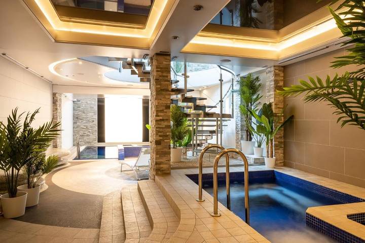 Hôtel pour 2 personnes, avec jardin et sauna ainsi que vue et piscine, animaux acceptés