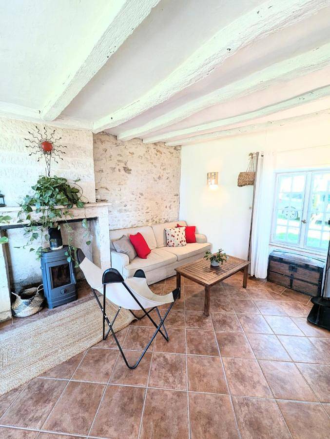Location de vacances pour 2 personnes, avec terrasse ainsi que piscine et vue à Tournon-Saint-Pierre - 3