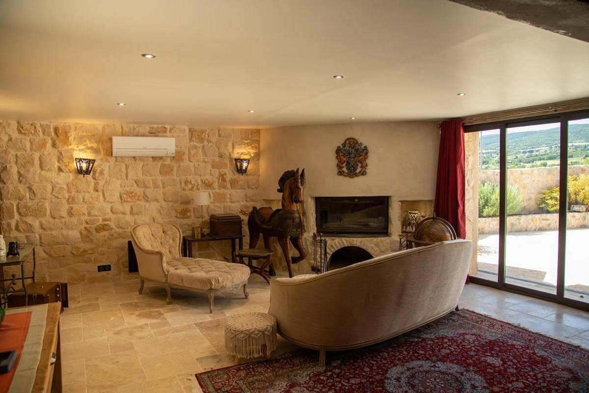Appartement entier, Le Sommet de la Tour, Vue, Calme et Chevaux in Montlaux, Région de Forcalquier