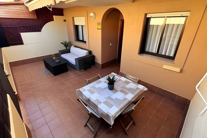 Ganze Wohnung, „El Galeón“ Helles Apartment mit teilweisem Meerblick, Pool und WLAN in Adeje, Teneriffa Süd