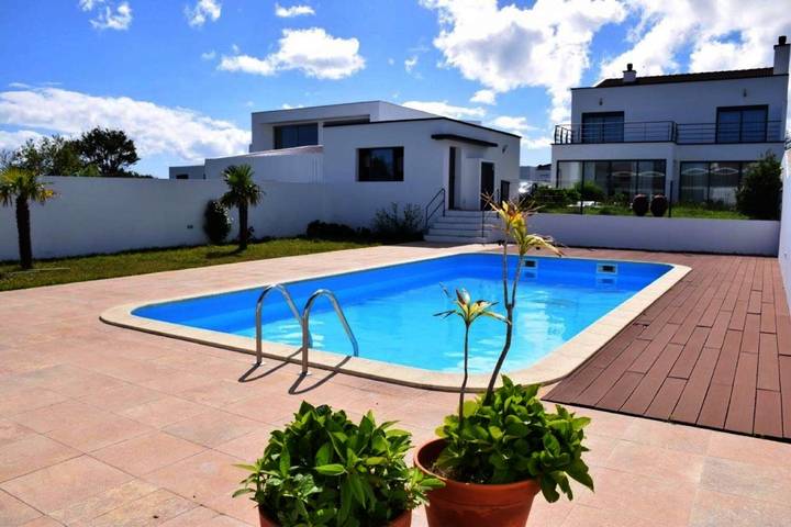 Casa de férias para 14 pessoas, com jacuzzi e jardim e ainda piscina, adaptado a crianças em Lagoa (Açores)