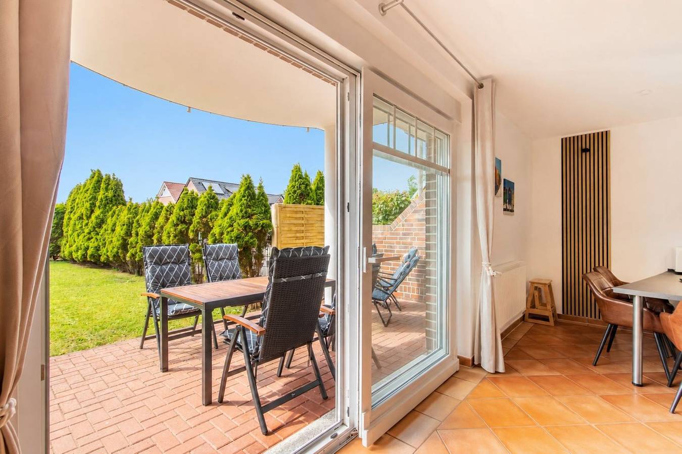 Ganze Wohnung, Südoase - Moderne Ferienwohnung mit Terrasse & Garten in ruhiger Lage in Borkum