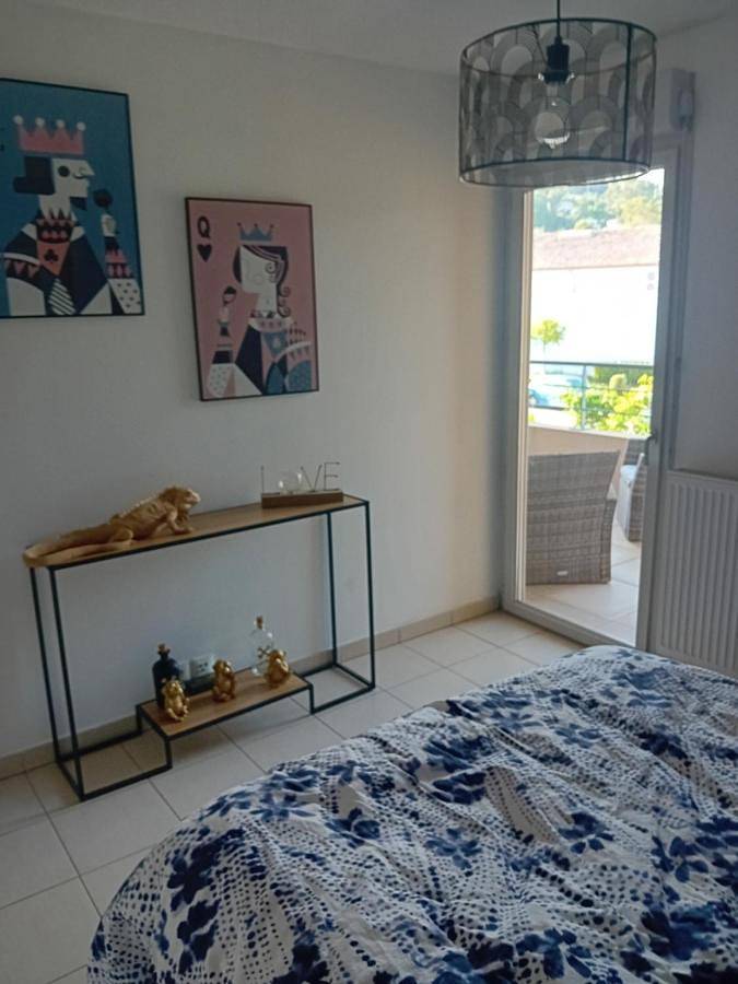 Appartement entier, Superbe appartement T2 in Cuers, Côte méditerranéenne (France)
